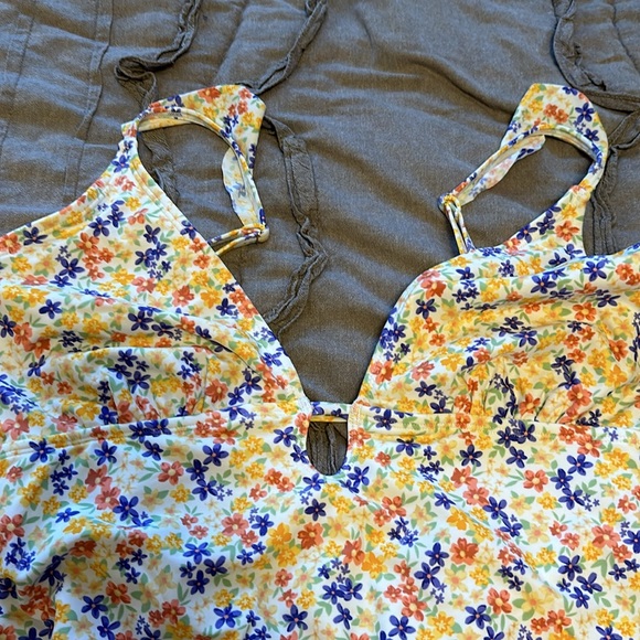 Shade & Shote One Piece - Picture 2 of 4